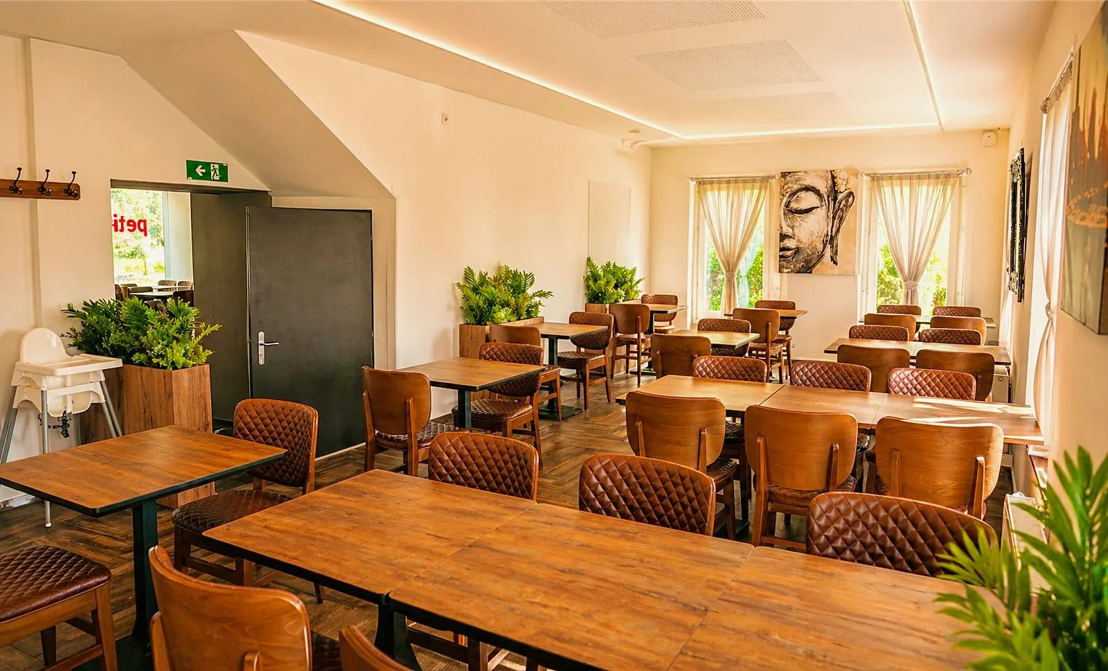 Autre vue de la salle du Grillon, restaurant pizzeria à Romont